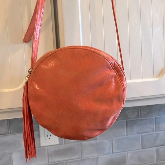 Hobo retired Moon lava leather Round Crossbody Bag - Picture 3 of 13